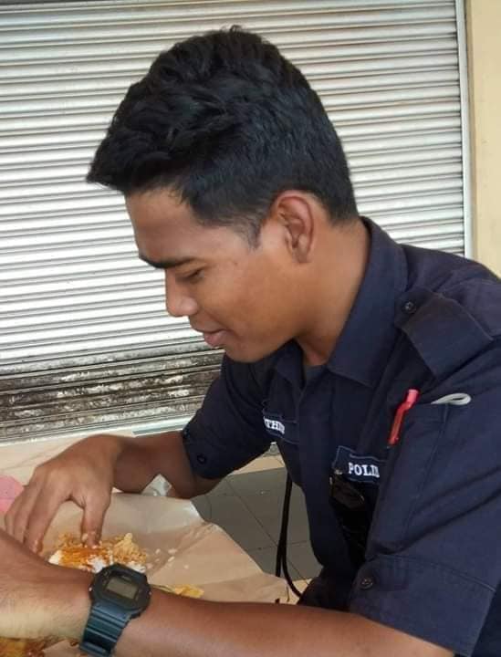 Viral Photos Show Pdrm Officers With Deep Tan Marks After Manning Mco Roadblocks Daily - World Of Buzz 2