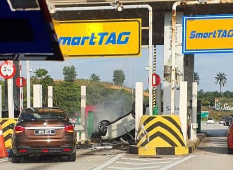 Horrifying Accident Happens At Setia Alam Toll Plaza Barely 2 Days After Interstate Travel Is Allowed World Of Buzz