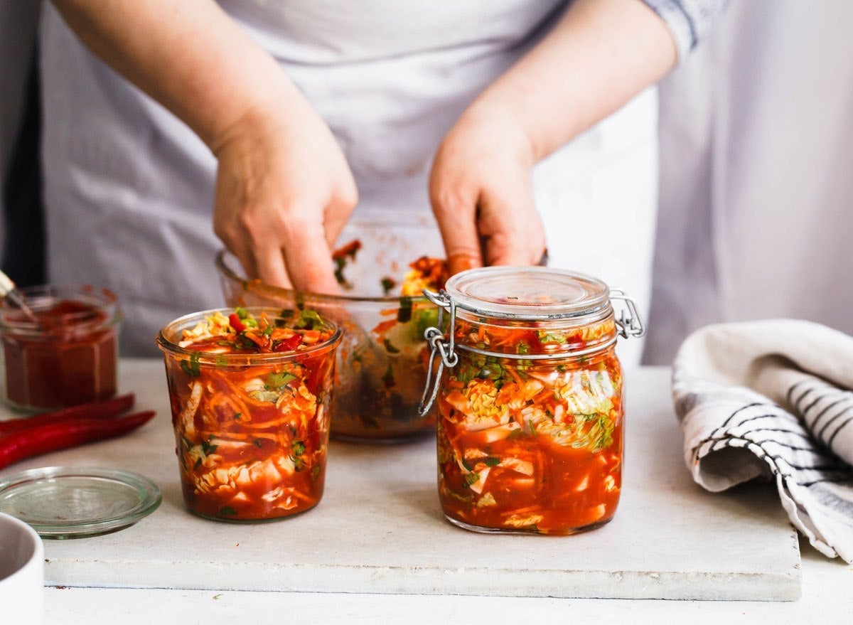 prepare probiotic fermented kimchi