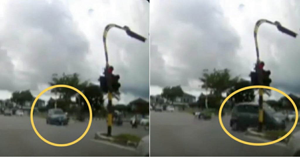 myvi runs a red light causes accident and end up smashing into the traffic light pole world of buzz 4