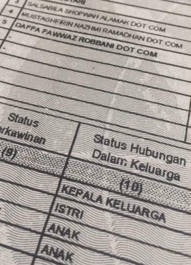 Indonesian Parents Name Their 3 Children 'Dot Com' As They Met Online ...