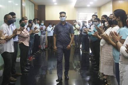 Pointsman saves life of a child at a Mumbai platform