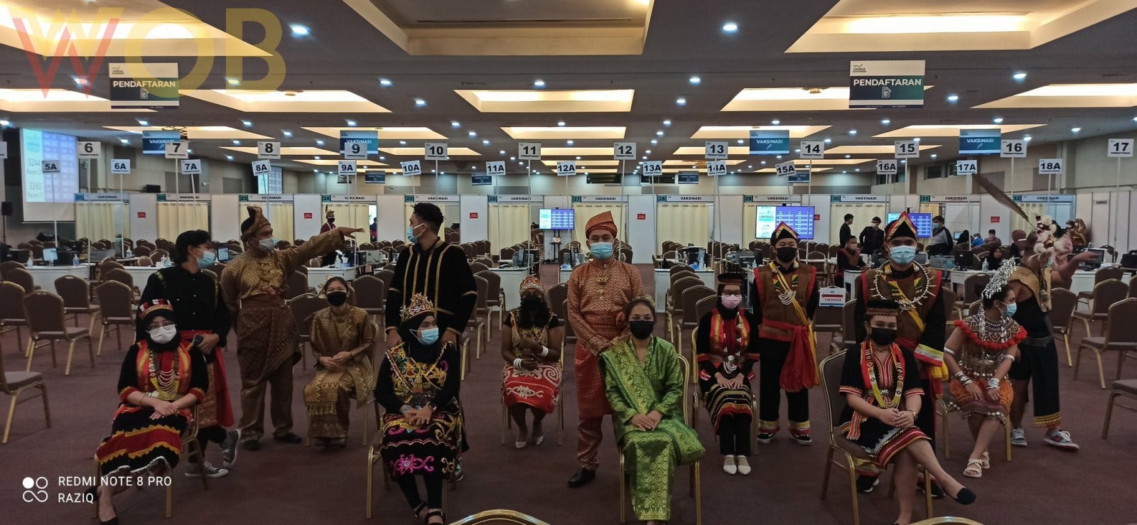 PPV UNIMAS student volunteers in traditional clothes