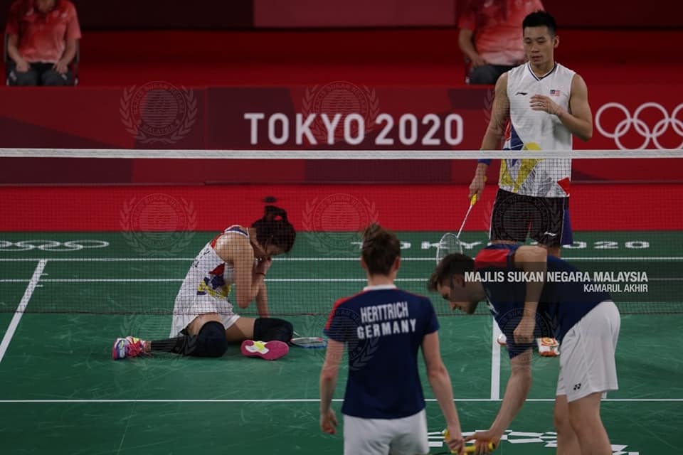 goh liu ying on the floor during match with germany