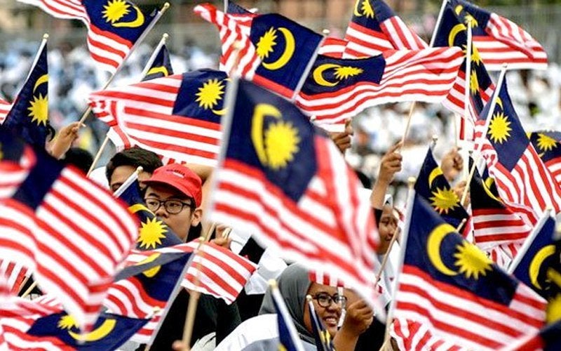 People With Malaysian Flag Bendera Fmt 1232018