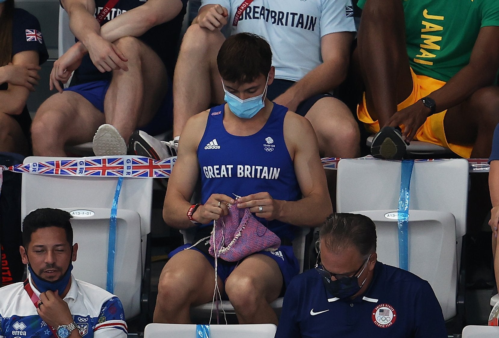 tom daley knitting during olympics final