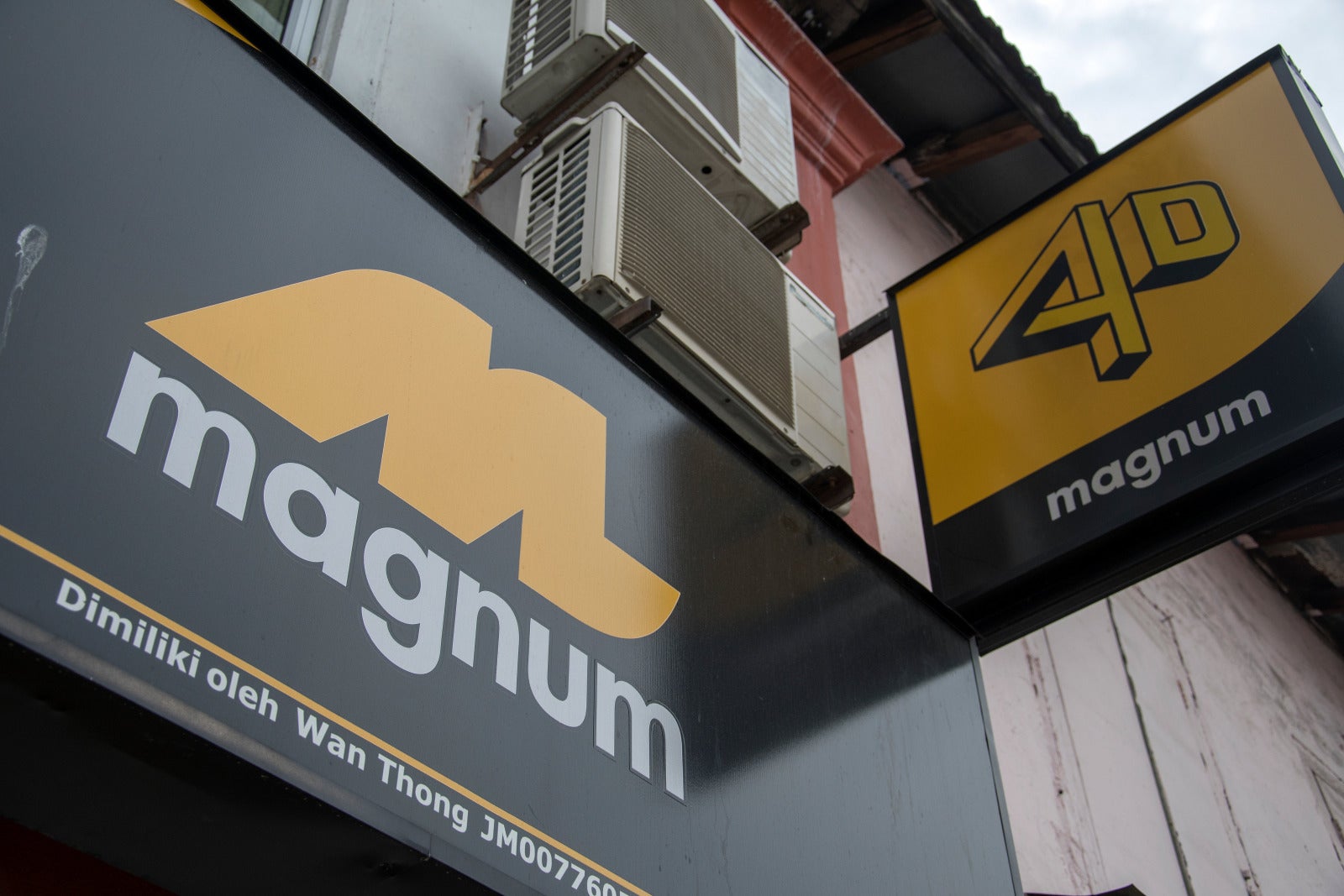 Magnum 4D Signboard