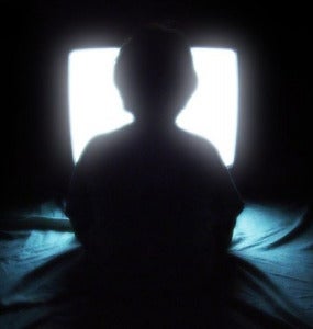 watching tv in dark e1444298975175
