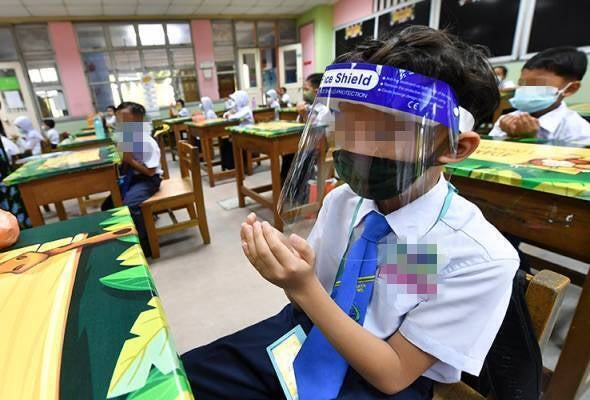 Primary School Student With Fac E Shield Censored