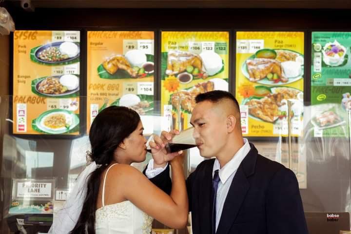 filipino couple has their wedding in fast food restaurant 4