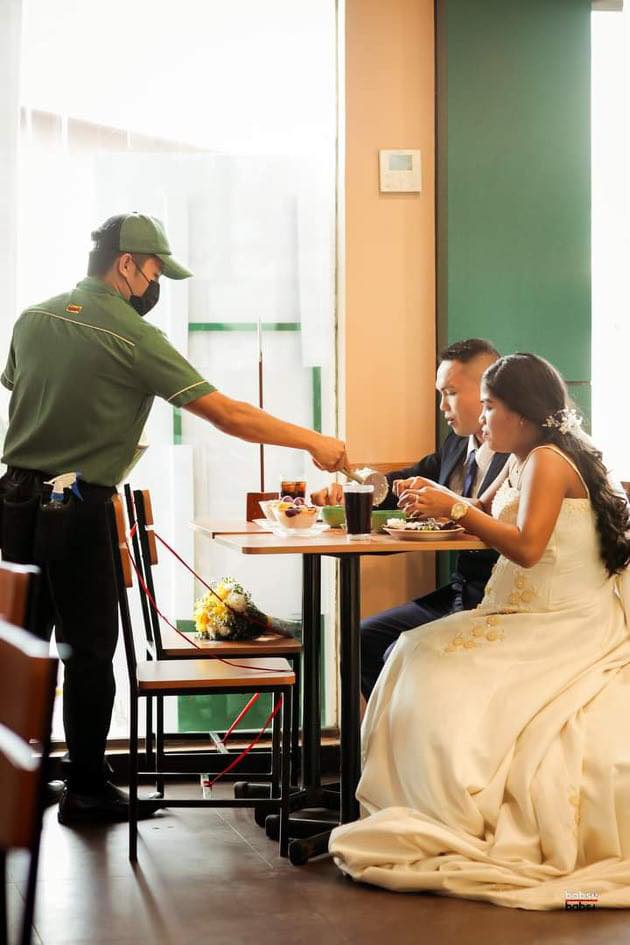 filipino couple has their wedding in fast food restaurant