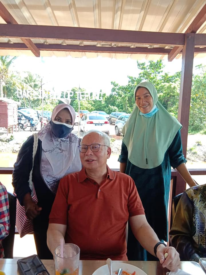 Restaurant Owner With Najib Razak