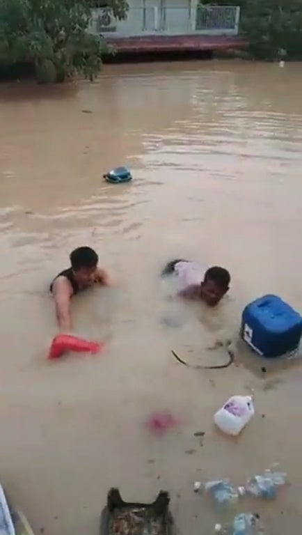 Foreign Neighbours Swim To Help 3