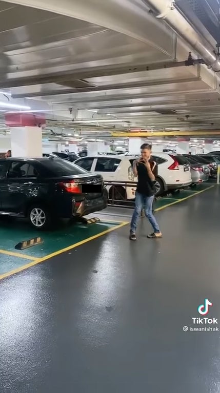 Man Pretending To Be Oku For A Parking Spot Tiktok 2