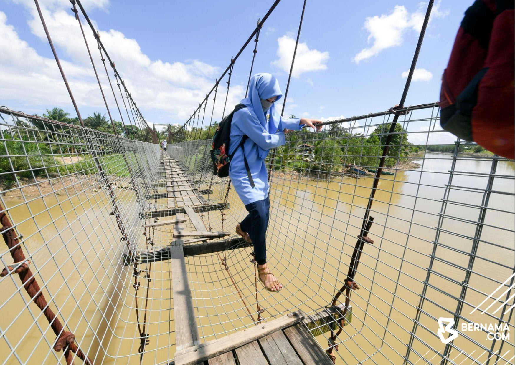 Students Crossing Dangerous Bridge To Get To School 2