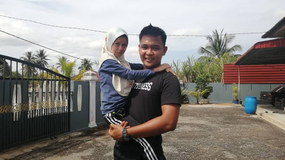 Hulu Terengganu Azri Mendukung Isterinya Syakila Di Sini Hari Ini. Gambar Dan Pemberita Noor Hayati Mamat