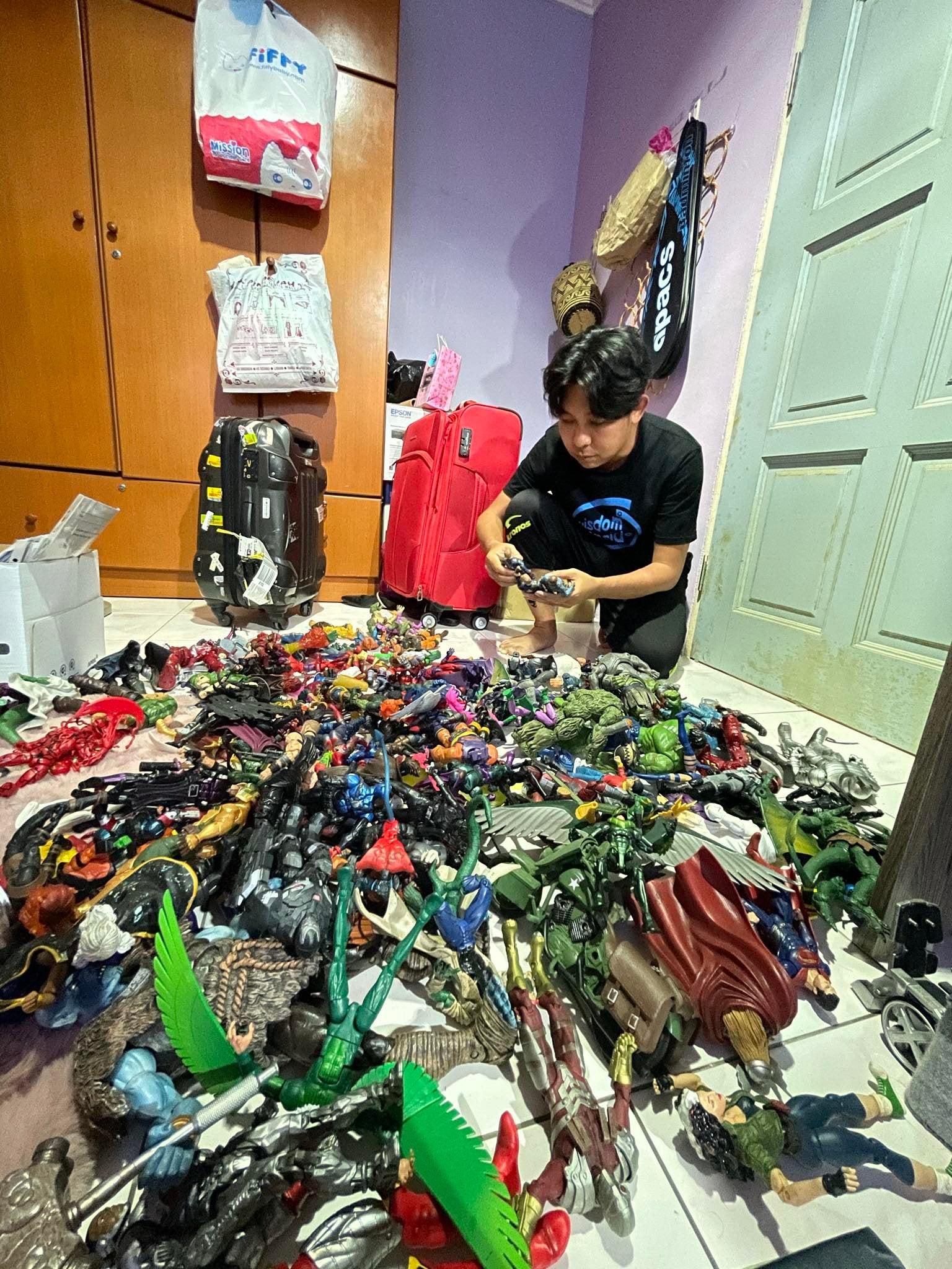 Nazmi Toy Collector 1
