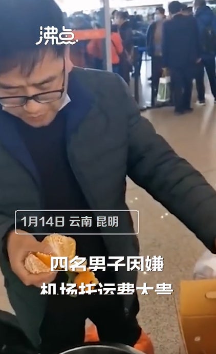 travellers in china eat oranges to not pay for luggage fees 1 1