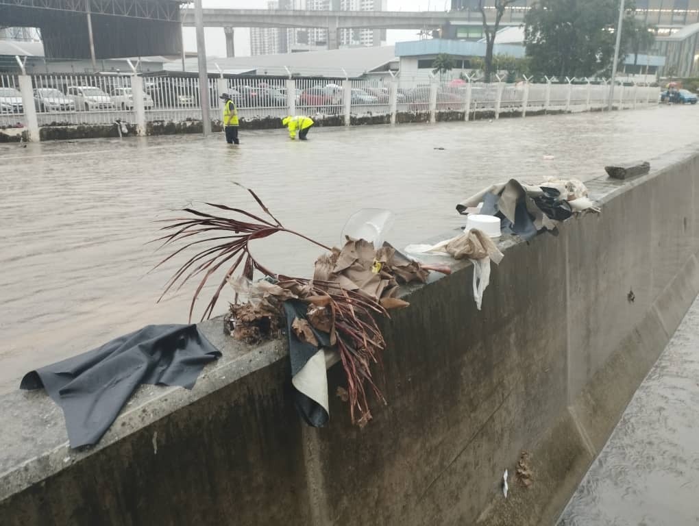 Rubbish Cause Flood 2
