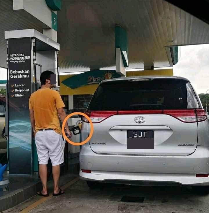 singaporean pump petrol RON95