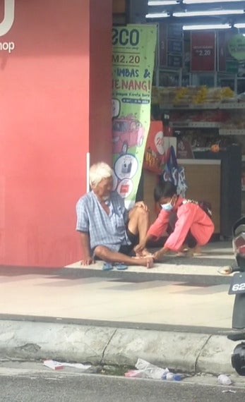 boy buy slipper for uncle 1