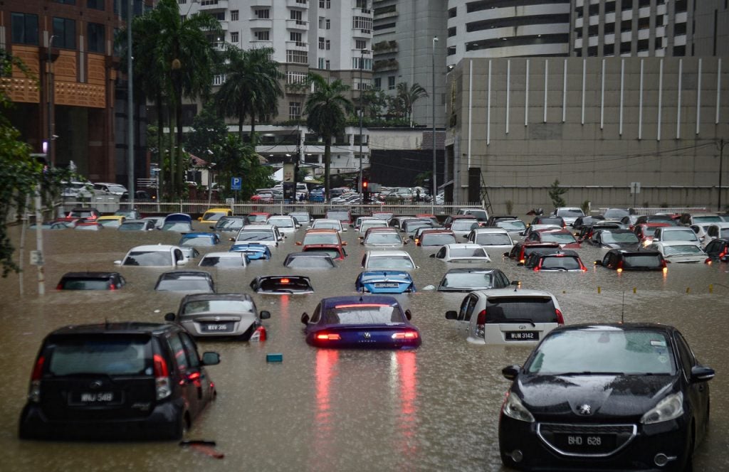 flood and traffic