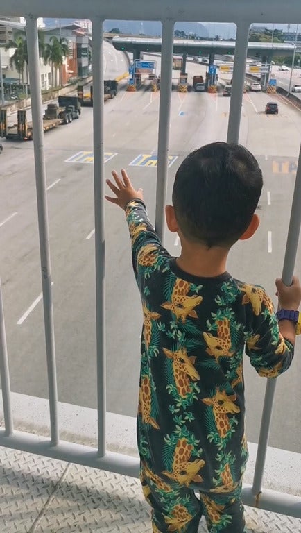 kid waves goodbye to dad in military 2