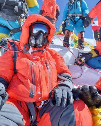 Elanghovan Climbs Everest Copy