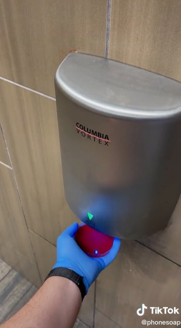 hand dryer bacteria 6