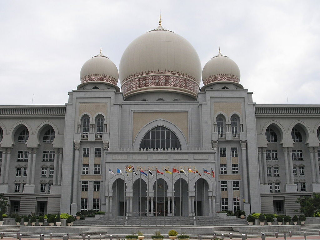1024px Palace of Justice Putrajaya Dec 2006 002