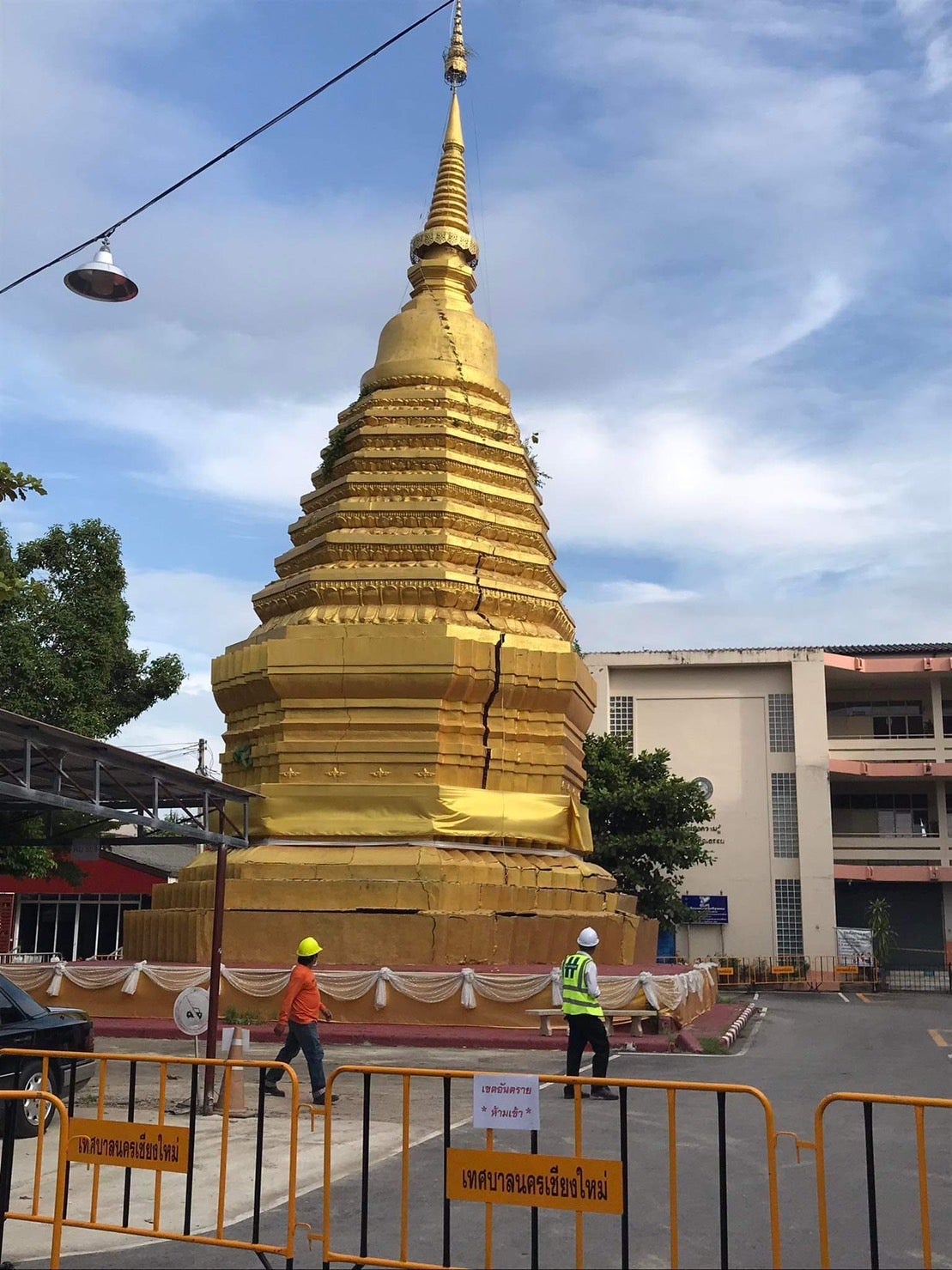 thai pagoda collapse