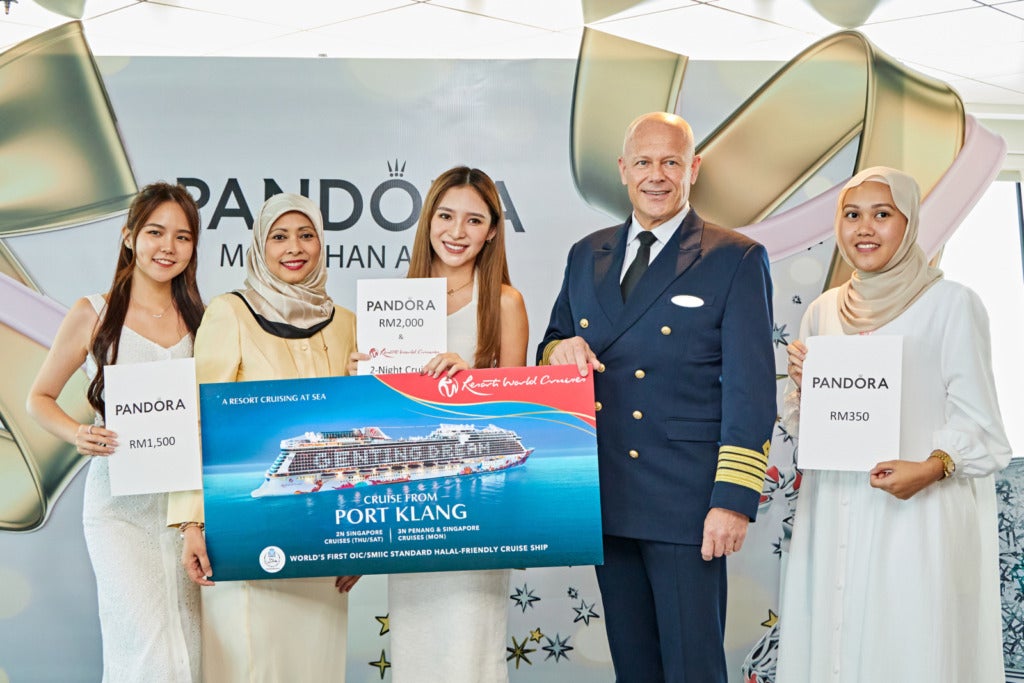 Elecher Lee wins grand lucky draw prize RM2k Pandora Jewellery and a 2 night cruise stay by Resort World Cruises
