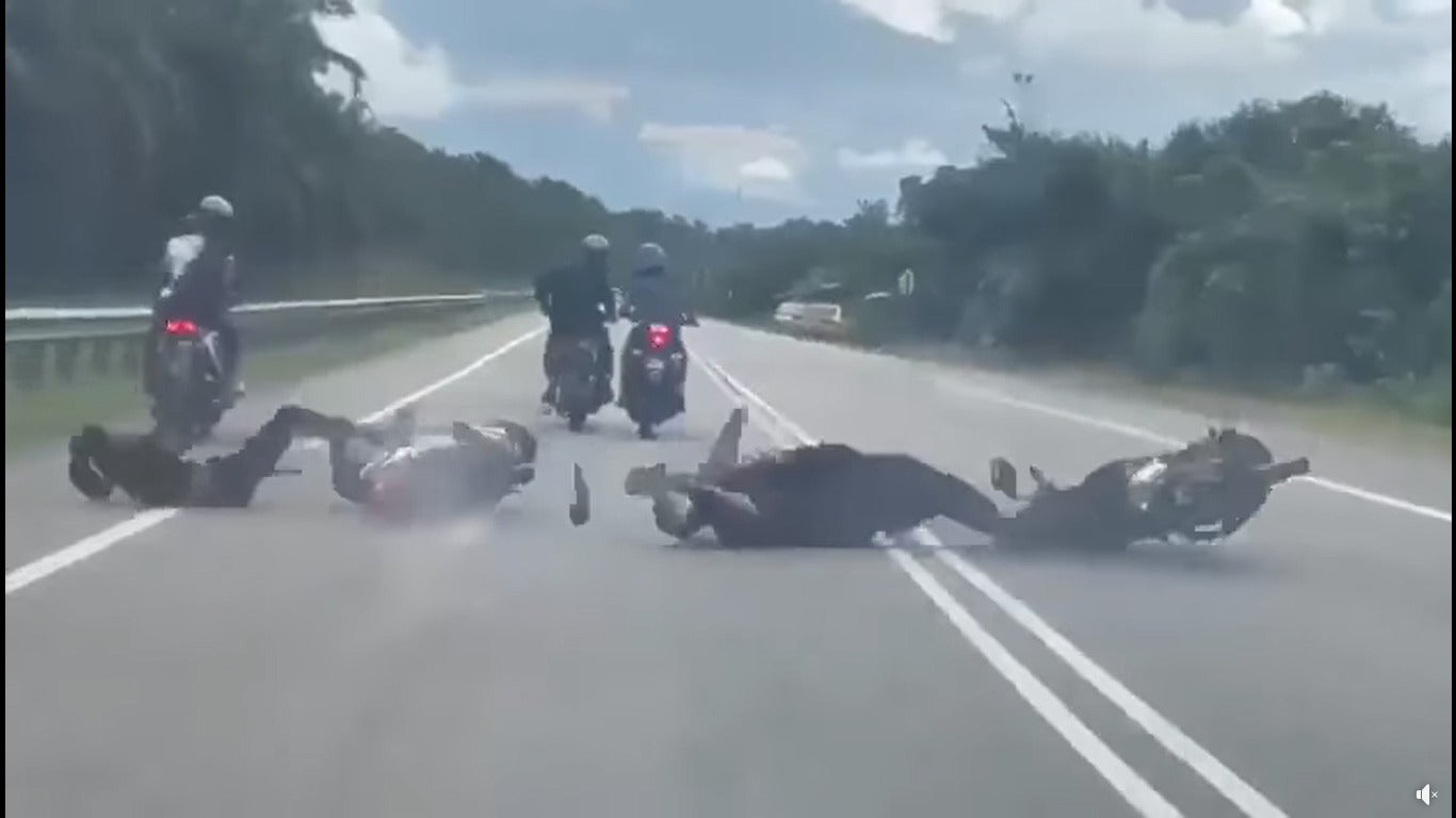 Motorcyclists Chat On The Road Cause Accident 3