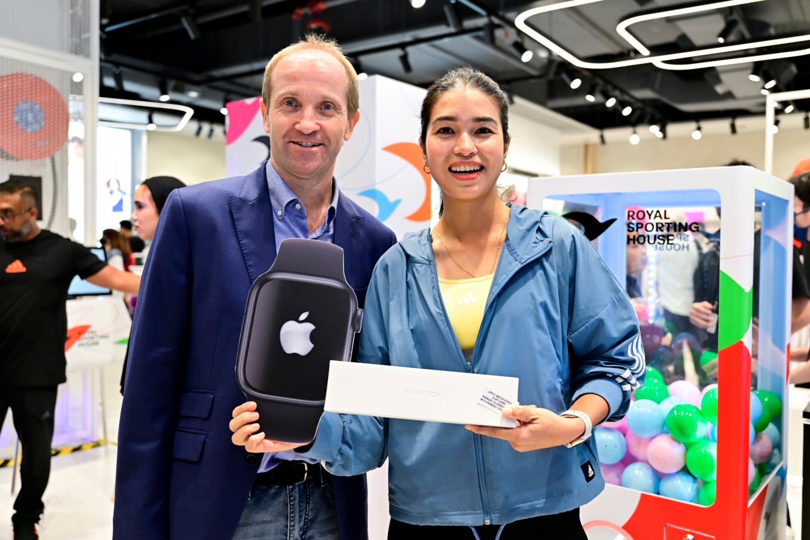 One of the lucky winners that won an Apple Watch Series 8 from the Gashapon Machine