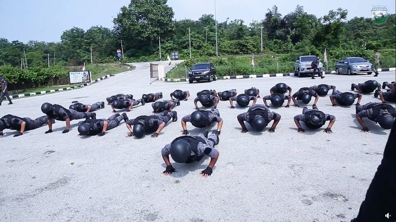 immigration officer step neck 2