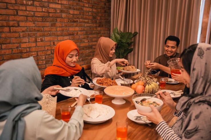 moments together with family before breaking their fast 8595 10336