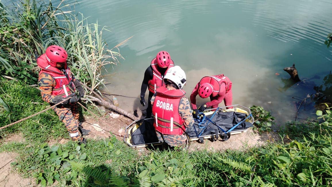 Father in Hulu Selangor Tragically Finds Son's Body After He Drowned in ...