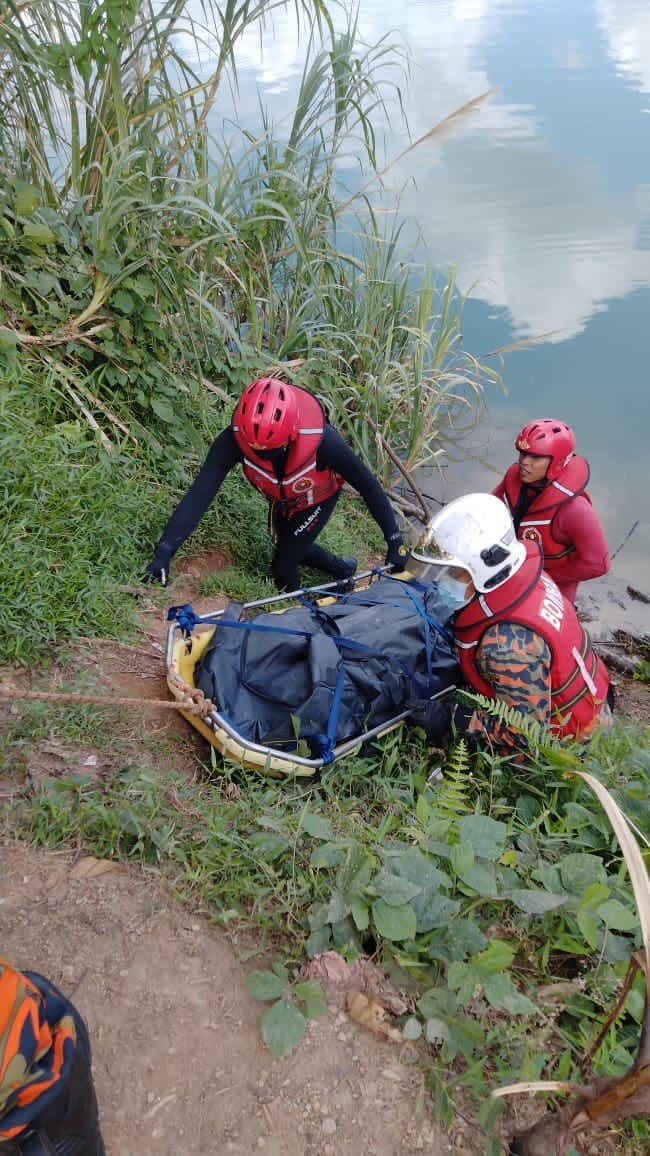 Father in Hulu Selangor Tragically Finds Son's Body After He Drowned in ...