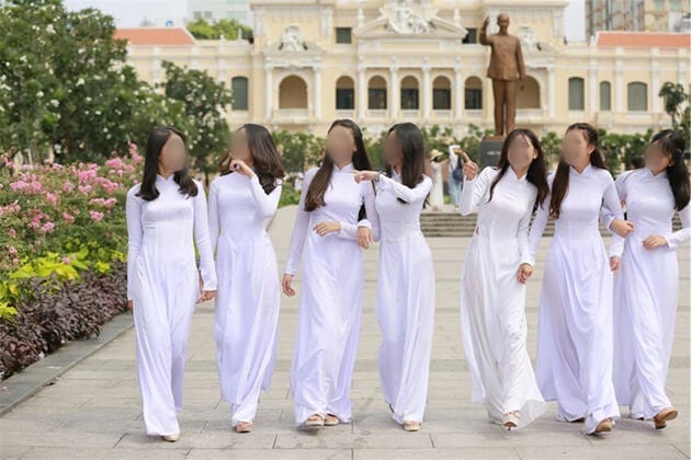 vietnamese students in ho chi minh city wearing ao dai uniform