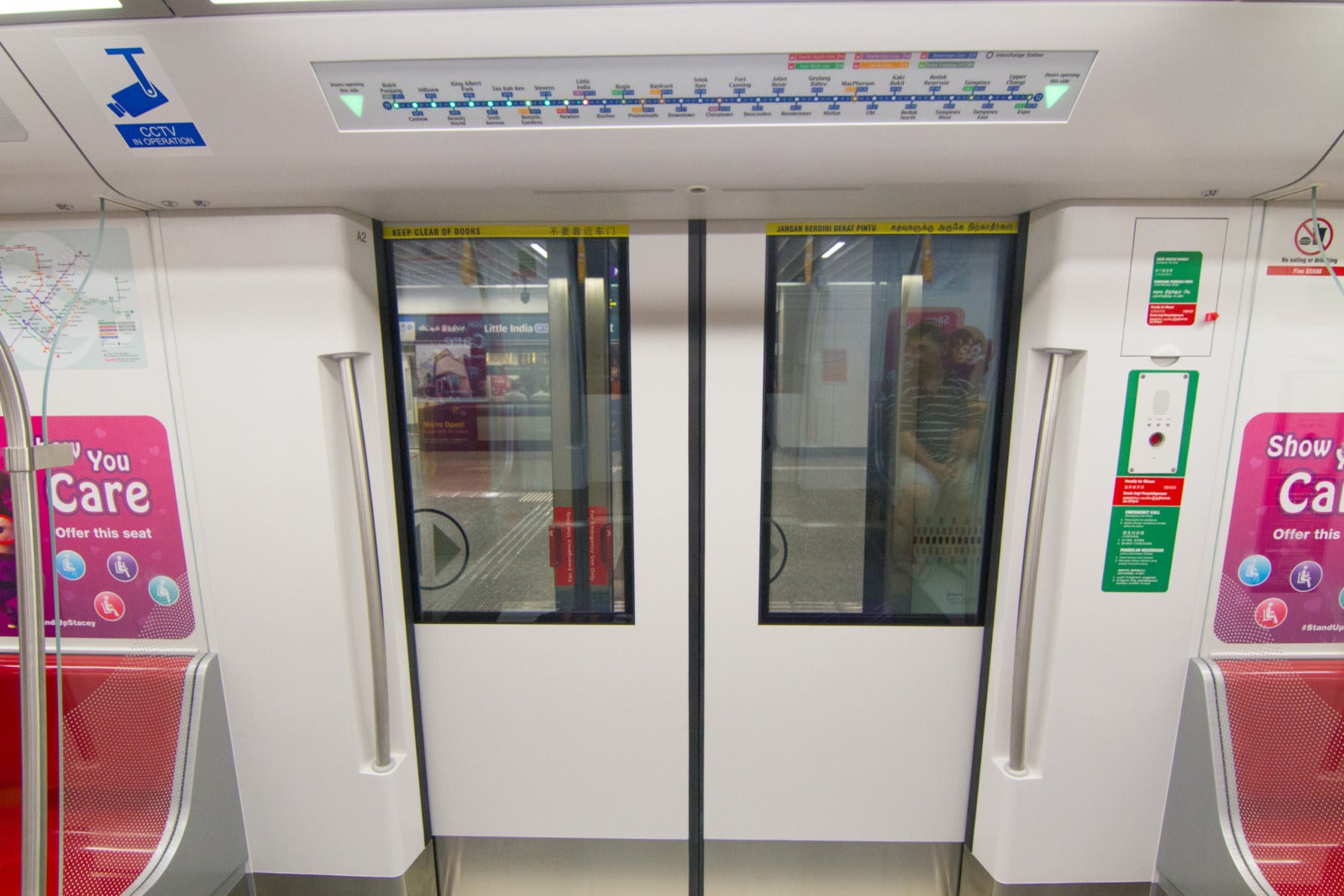 2016 04 03 Interior of MRT Train 03
