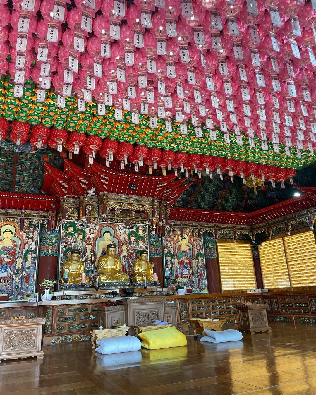 AABusan Haedong Yonggungsa Temple interior