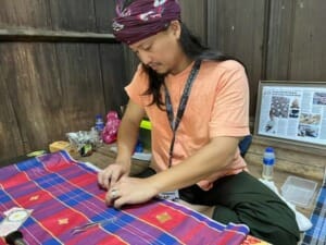 Mohd Azwarin bin Ahmed demonstrating the textile art of telepuk