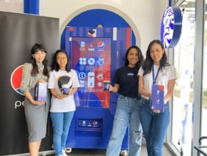 Photo 6 From Left To Right Michelle Ng Brand Manager Etika Holdings Sdn Bhd Wenice Siow Senior Executive Marketing Services Of Etika Holdings Sdn Bhd Hani Latif Campaign Content Le Aaa