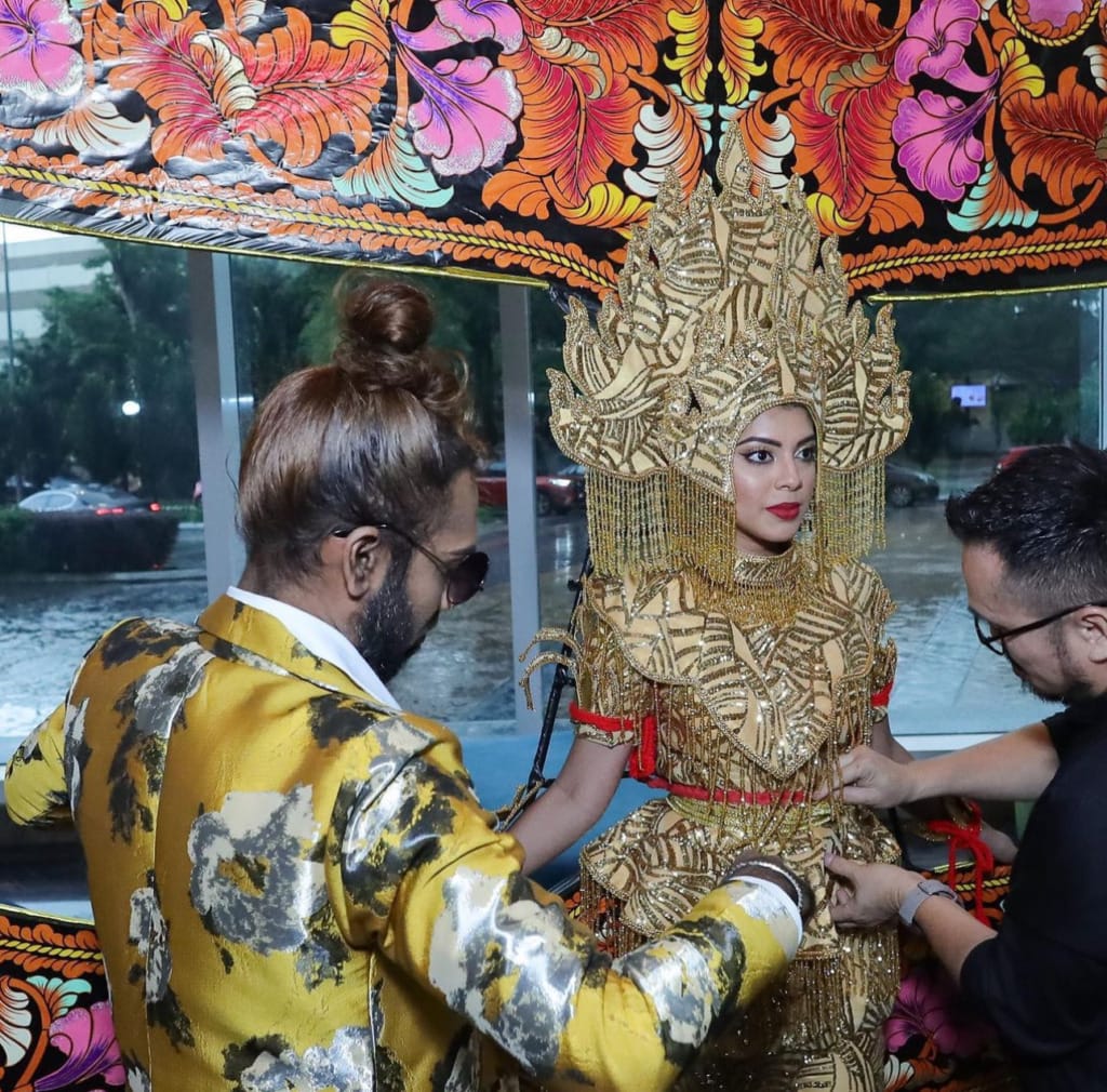 Wau! Mrs Malaysia Wins Most Original Costume for 1st Time Ever at Mrs ...