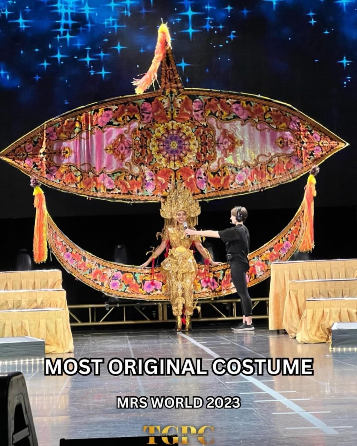 Wau! Mrs Malaysia Wins Most Original Costume for 1st Time Ever at Mrs ...