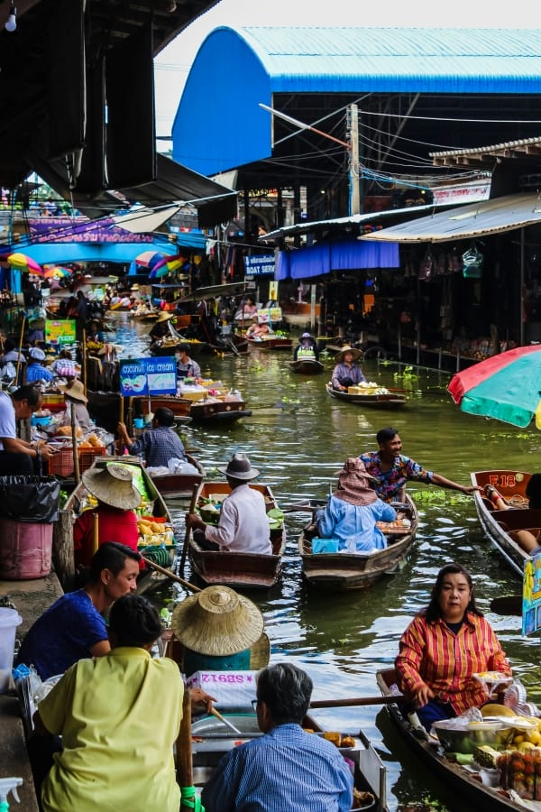 MASHols Bangkok floating market