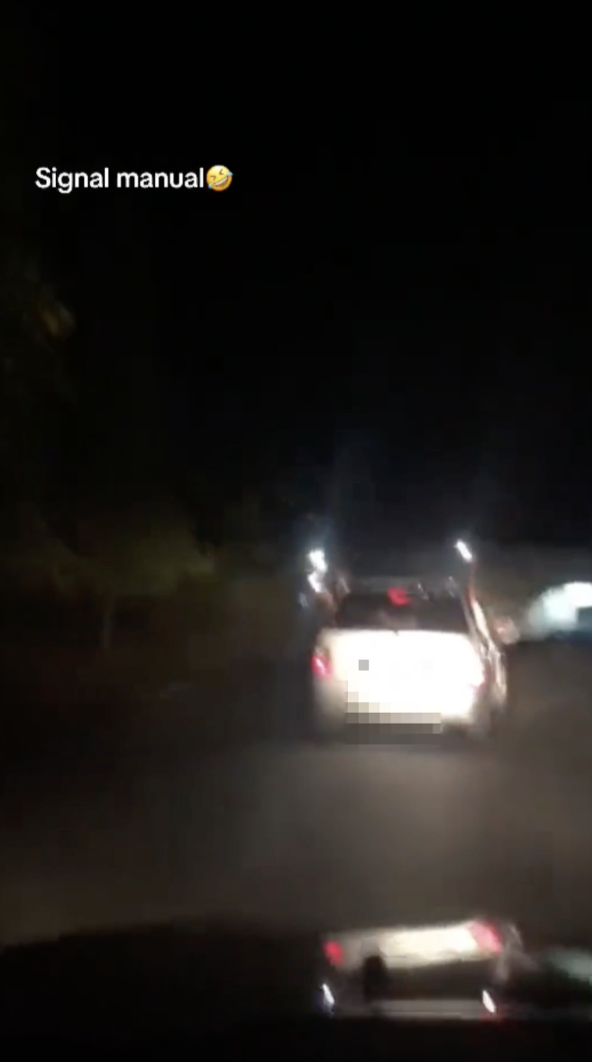 Friends in Sabah Hilariously Use Phone Lights as 'Manual Signal' in ...