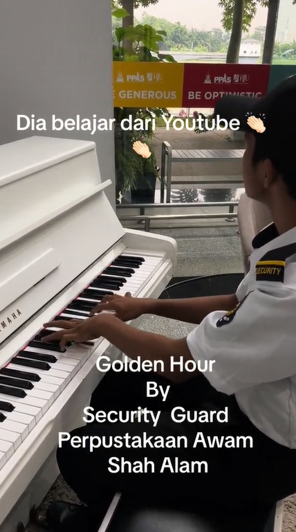 Security Guard Piano Shah Alam Library 3