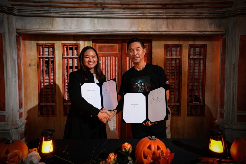 The Mou Signing Was Represented By Calvin Ho Executive Director Of Sunway Theme Parks And Sarah Wan Klooks General Manager For Singapore Indonesia And Malaysia 2