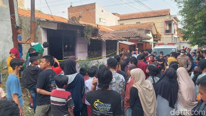 Suasana Di Rumah Tempat Penemuan Kerangka Ibu Dan Anak Di Bandung Barat 169